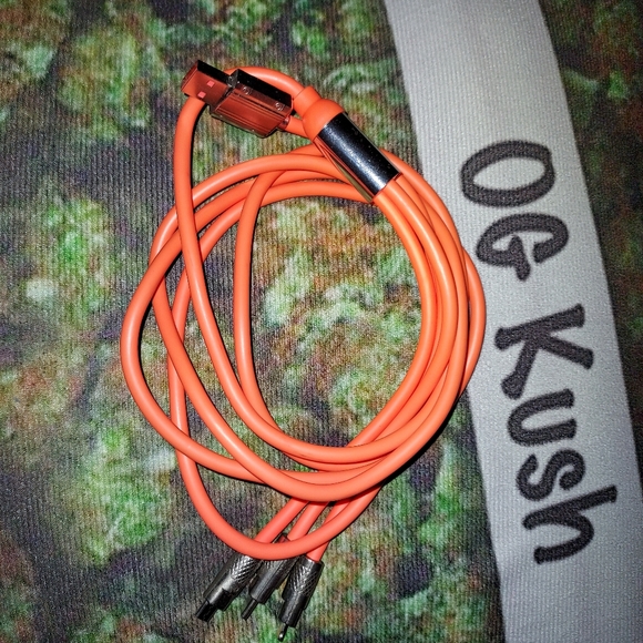 3-in-1 USB Charging Cable Charging/Data Sync Cable - Picture 9 of 11